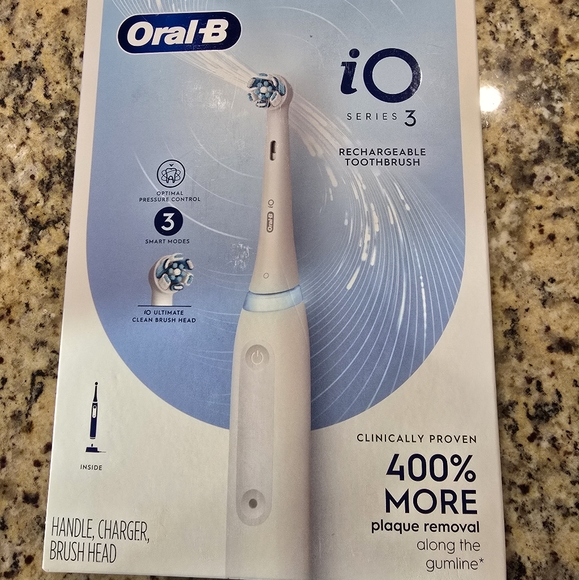 Oral B Electric Toothbrush - Picture 1 of 1